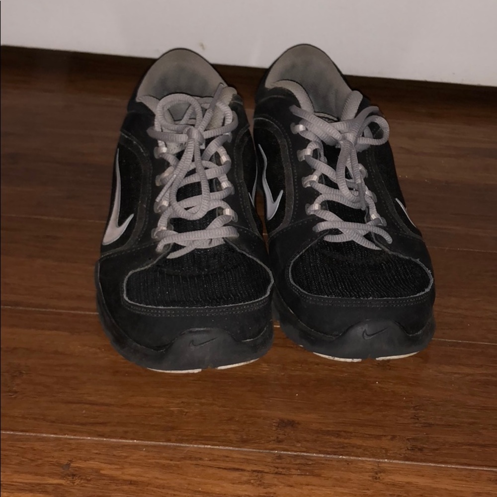Black Nike trainers